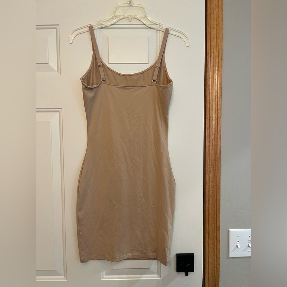 Spanx Socialight light compression slip in soft nude color. Size XL - Picture 2 of 12